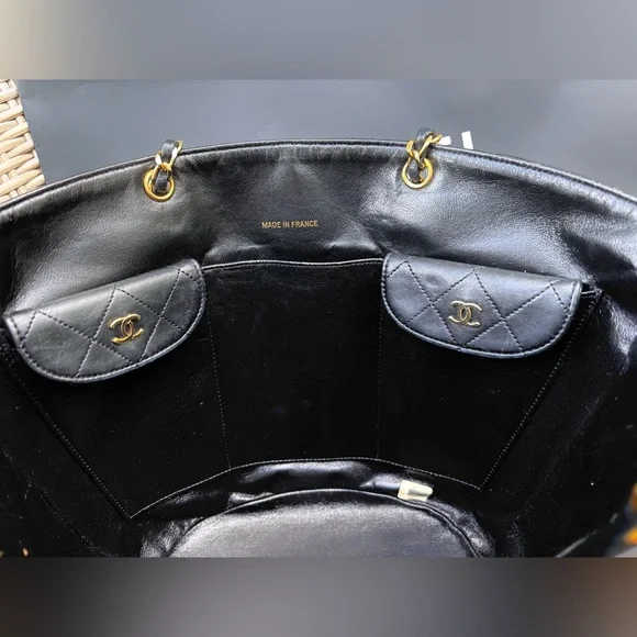 Authentic CHANEL RARE black lambskin quilted double pocket CC chain bucket bag - Picture 10 of 14
